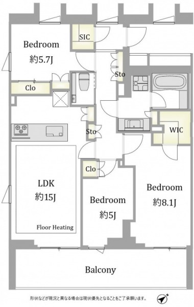 【間取り：3LDK】専有面積80.01㎡、バルコニー面積15.15㎡。床暖房付きの約15帖のリビングダイニングキッチンに、ウォークインクローゼット付きの約8.1帖、クローゼット付きの約5.7帖と約5帖の洋室があり、廊下には収納を、玄関にはシューズインクローゼットを備え、収納も充実しています。3面採光のある陽当たり・眺望良好な住戸です。